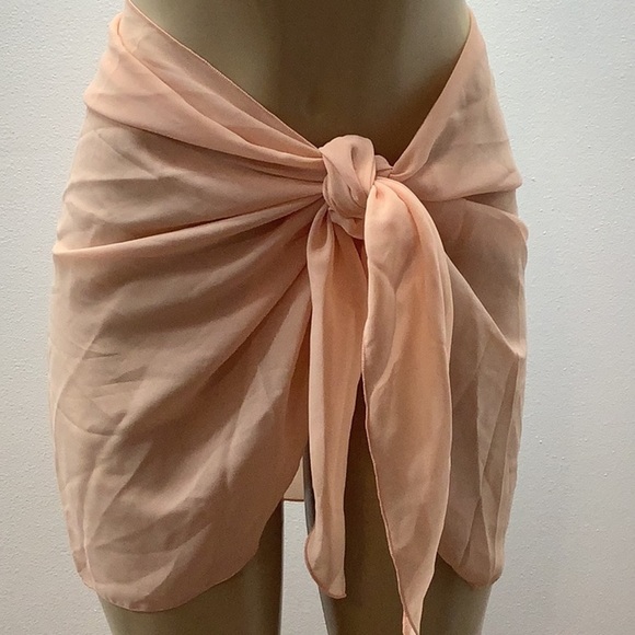 Zuliana peach sarong one size. Has a small mark as shown. Made in USA - Picture 1 of 5
